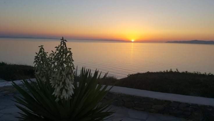 Syros Apartments Suites Chryssonisos Kini Екстериор снимка