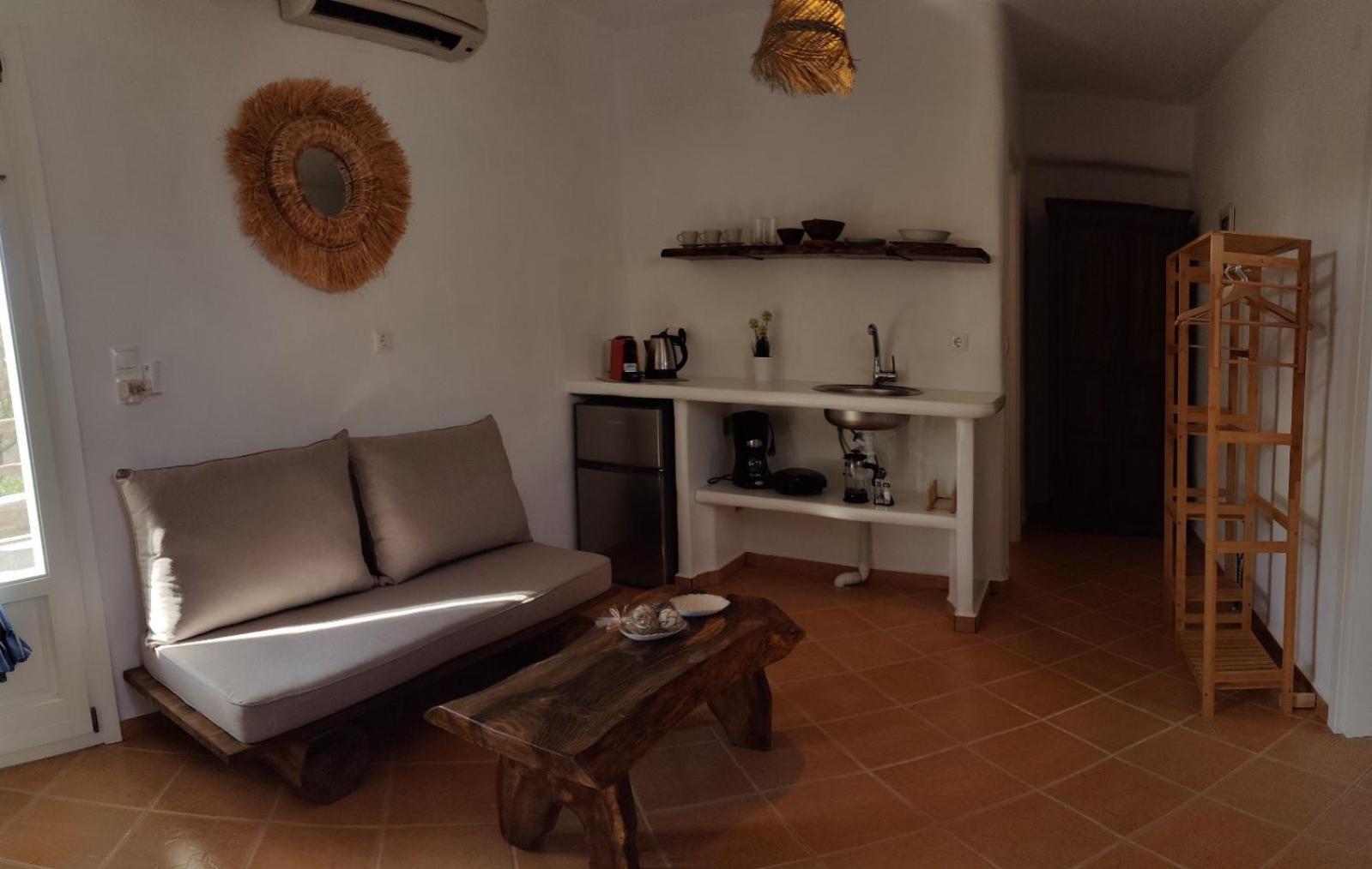 Syros Apartments Suites Chryssonisos Kini Екстериор снимка
